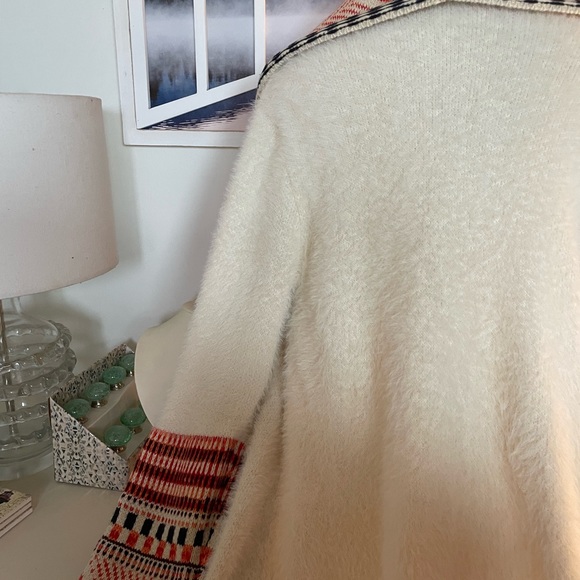 Beautiful sweater/coat!  Warm and cozy! Great fall colors! - Picture 4 of 8